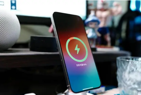 迁西苹果15换屏服务分享用什么充电器给iPhone15充电更好 